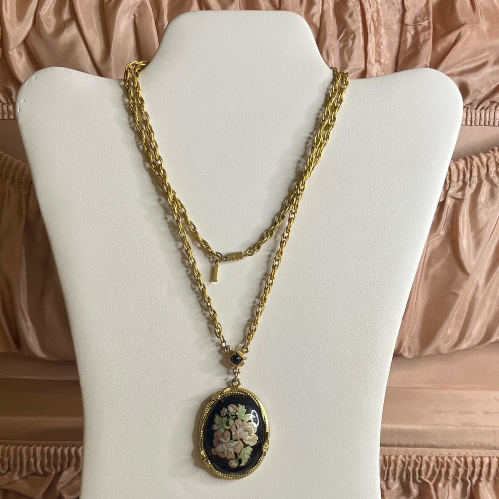 1928 Brand Victorian Floral Cameo Necklace